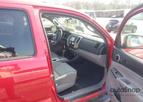 2015 Toyota Tacoma Base V6 z USA, uszkodzony, nr VIN 3TMLU4EN9FM175463